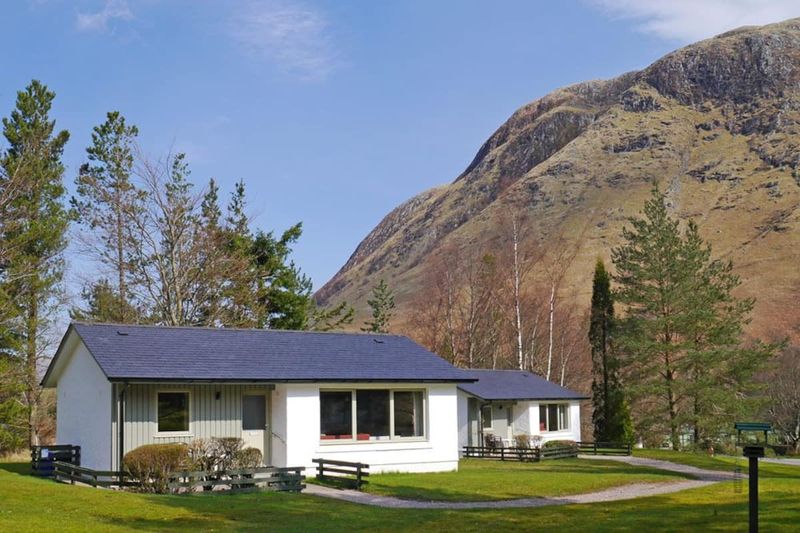 10 BEST Airbnbs In Fort William [For All Budgets!!]